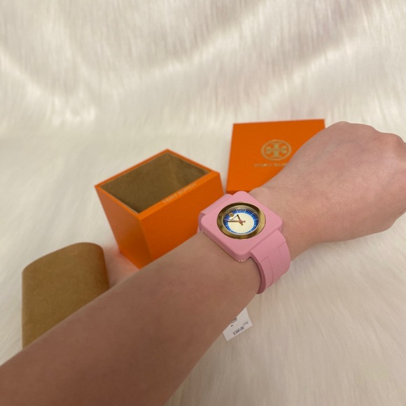 TORY BURCH AUTHENTIC WATCH - Picture 7 of 8